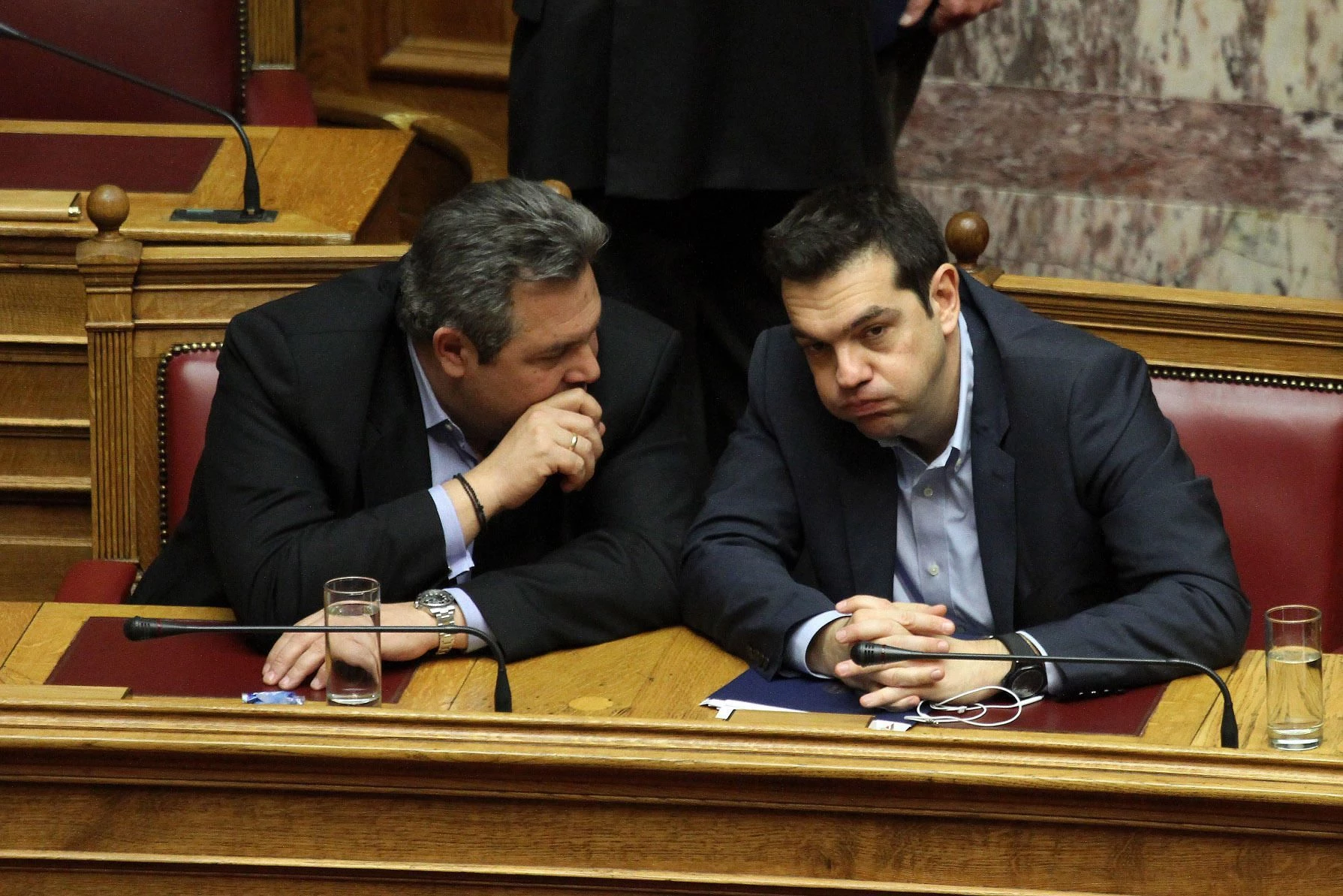 «Εμφύλιος» στην Κυβέρνηση: Oι ΣΥΡΙΖΑΝΕΛ με τα… «μαχαίρια»  στα χέρια – Ερώτηση βουλευτών του ΣΥΡΙΖΑ κατά Καμμένου – Το «καράβι» βουλιάζει πλέον